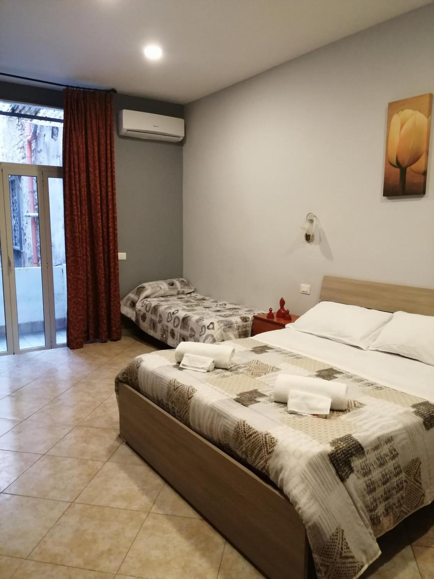 San Gaetano Bed Hotel Наполи Стая снимка